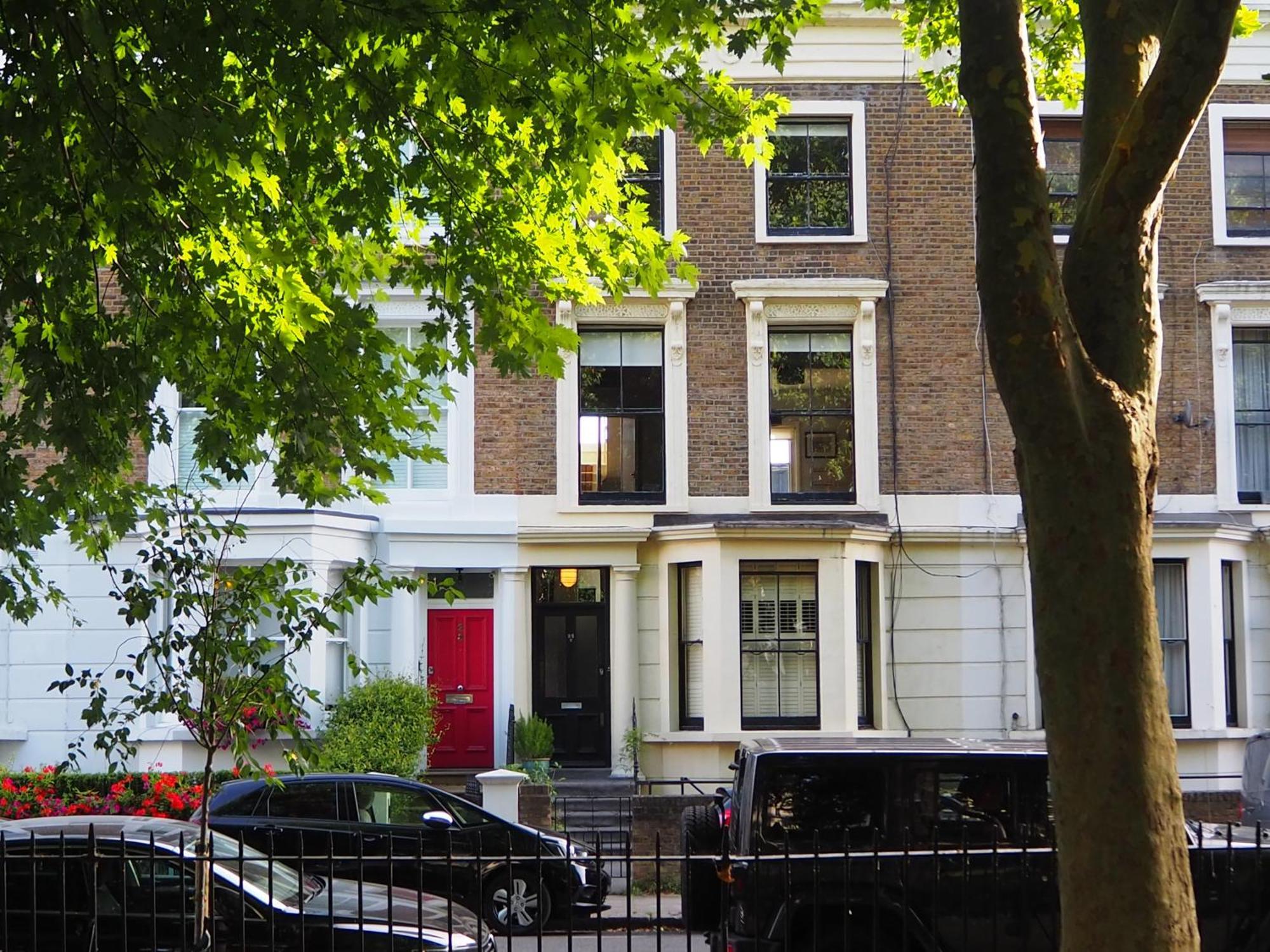 Stunning House Overlooking Local Park Ferienhaus London